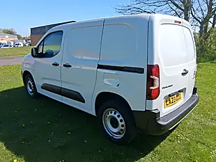 Used 2023 Citroen Berlingo Enterprise Edition M White - Interior and Exterior details 3