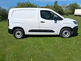 Used 2023 Citroen Berlingo Enterprise Edition M White - Interior and Exterior details 6