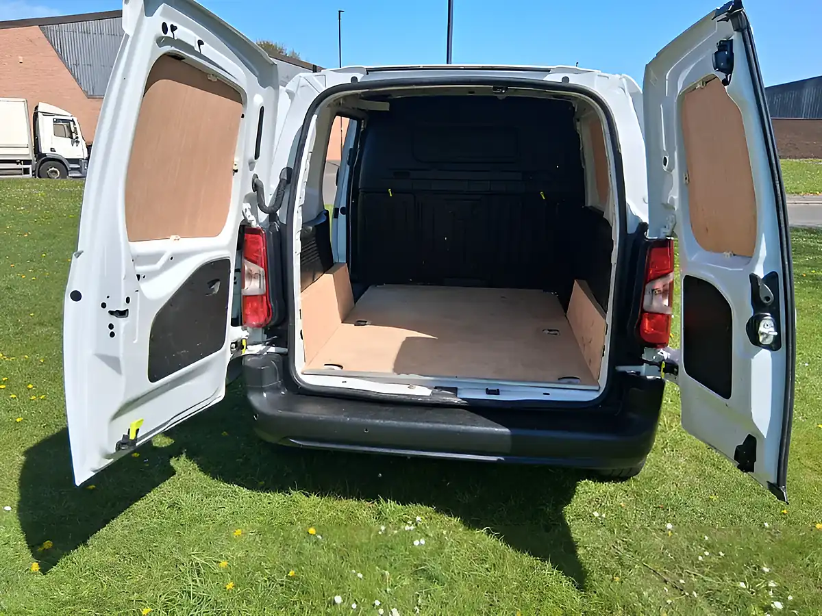 Used 2023 Citroen Berlingo Enterprise Edition M White - Interior and Exterior details 9