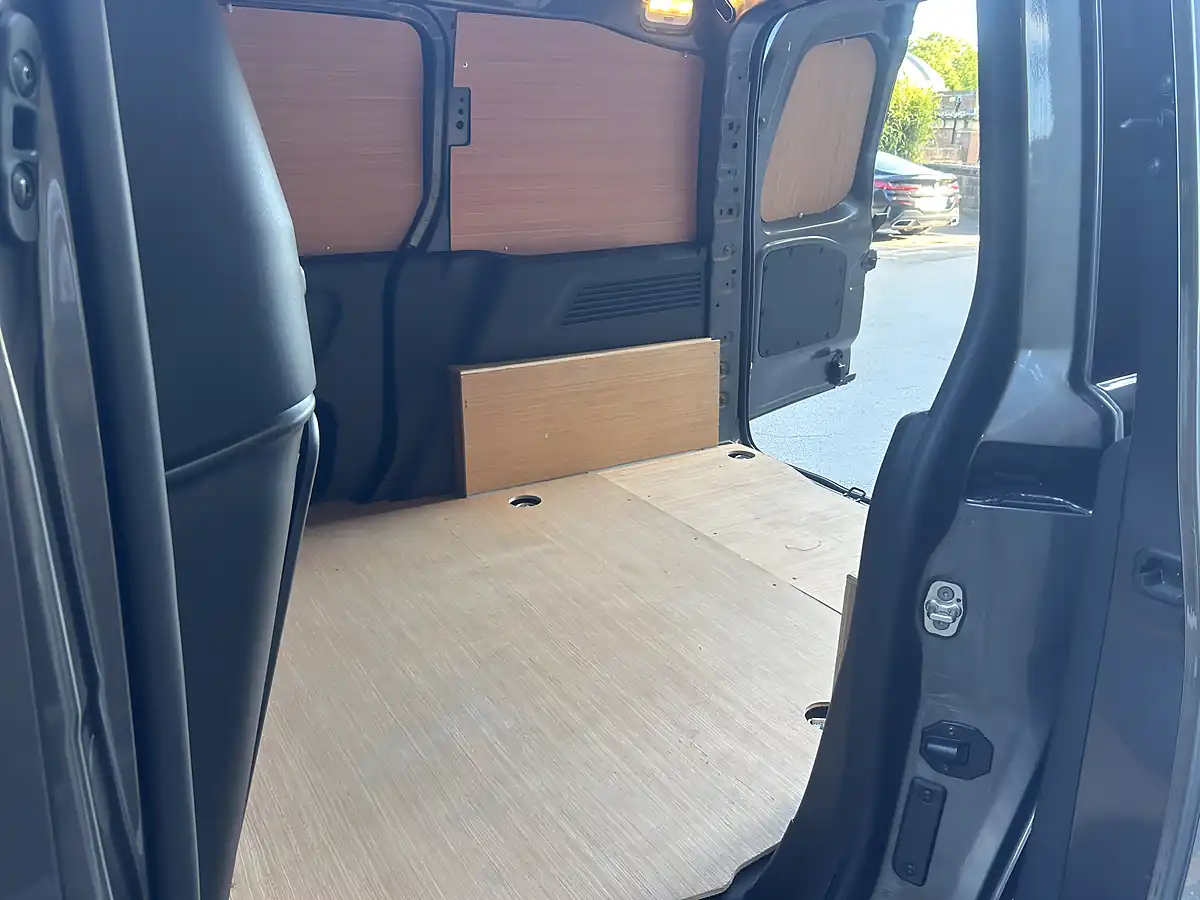 Used 2023 Citroen Berlingo Enterprise Edition Metallic Platinum Grey - Interior and Exterior details 11