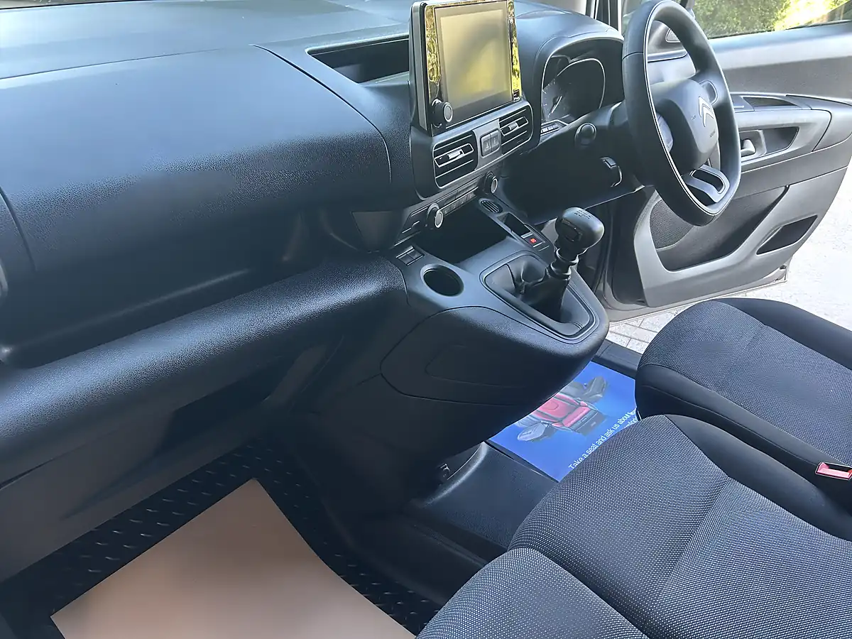 Used 2023 Citroen Berlingo Enterprise Edition Metallic Platinum Grey - Interior and Exterior details 18