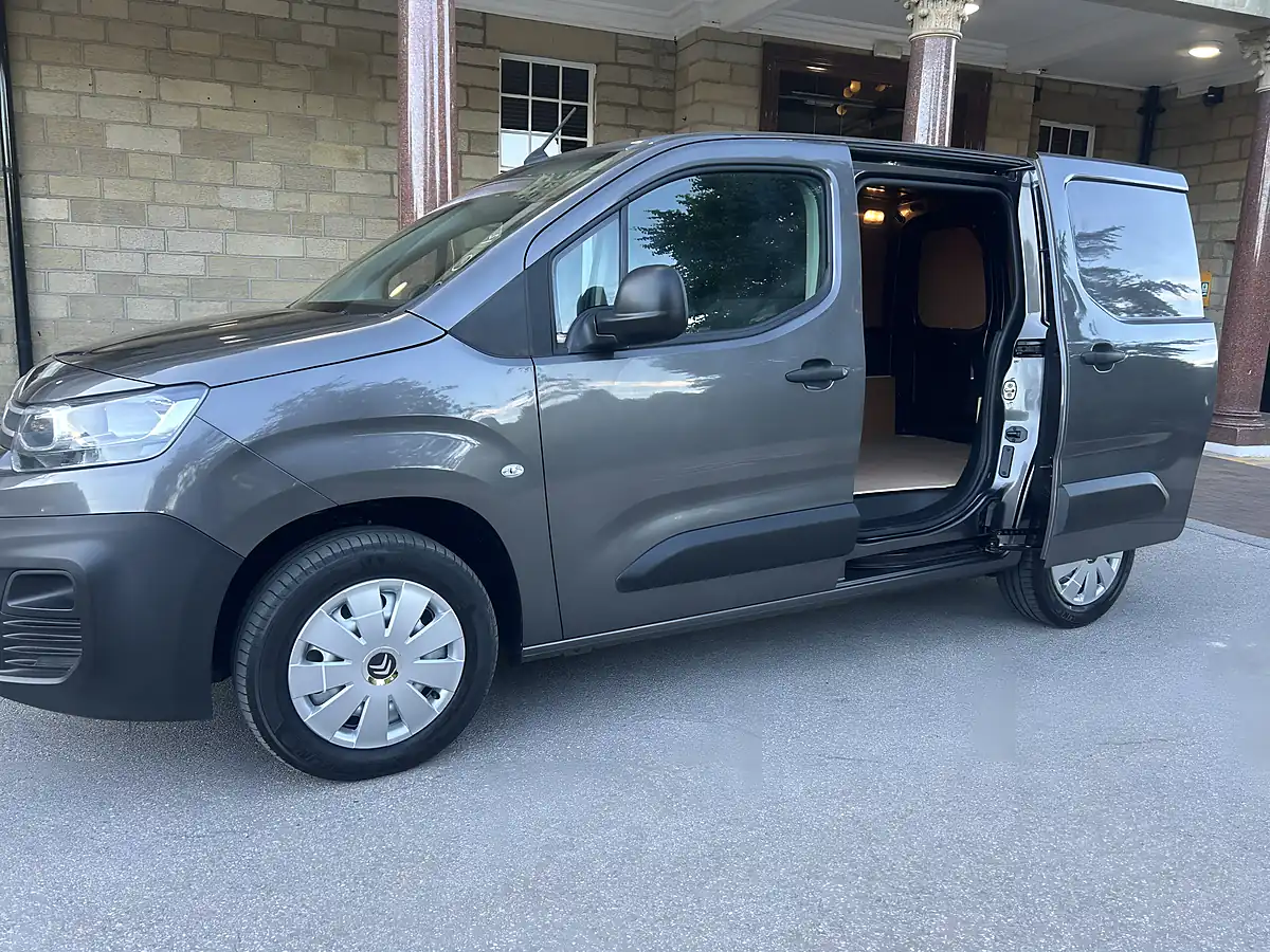 Used 2023 Citroen Berlingo Enterprise Edition Metallic Platinum Grey - Interior and Exterior details 5