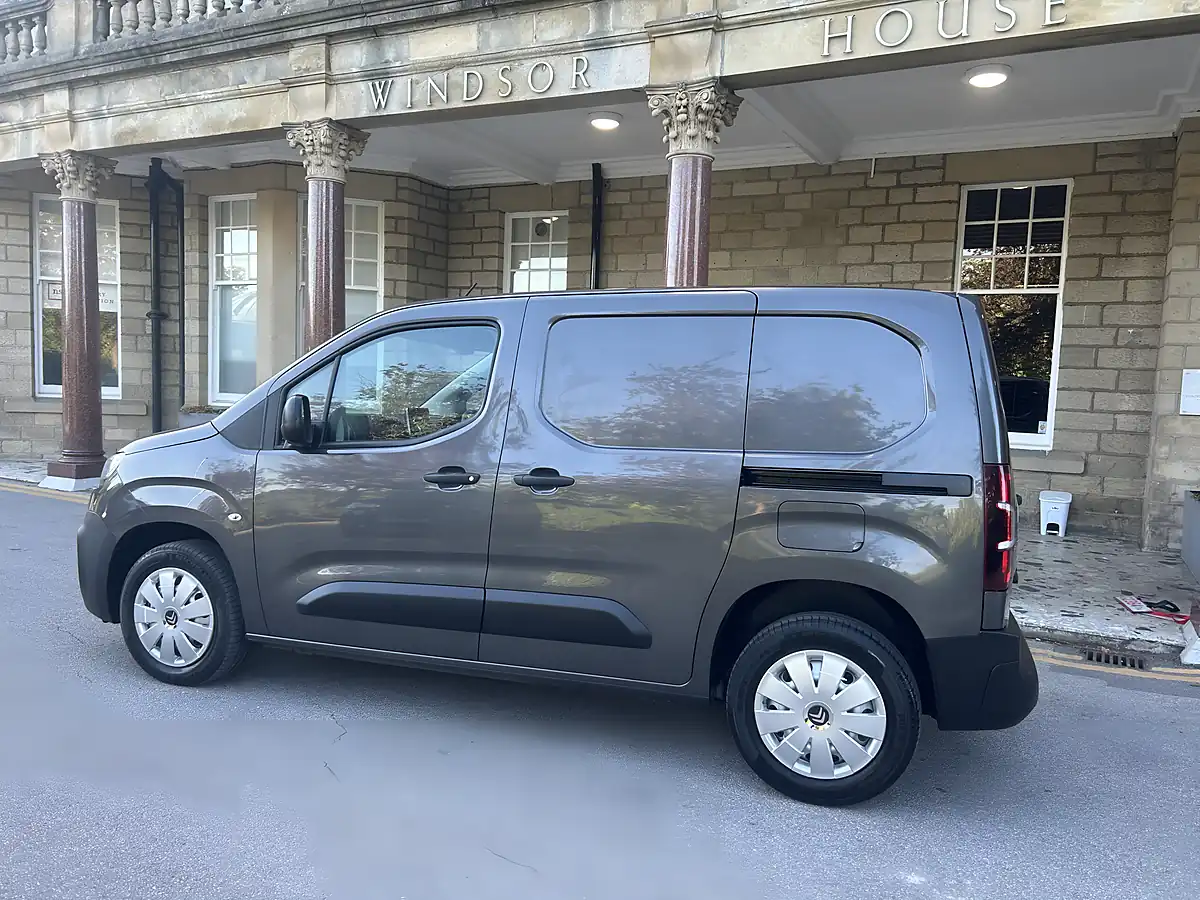 Used 2023 Citroen Berlingo Enterprise Edition Metallic Platinum Grey - Interior and Exterior details 7
