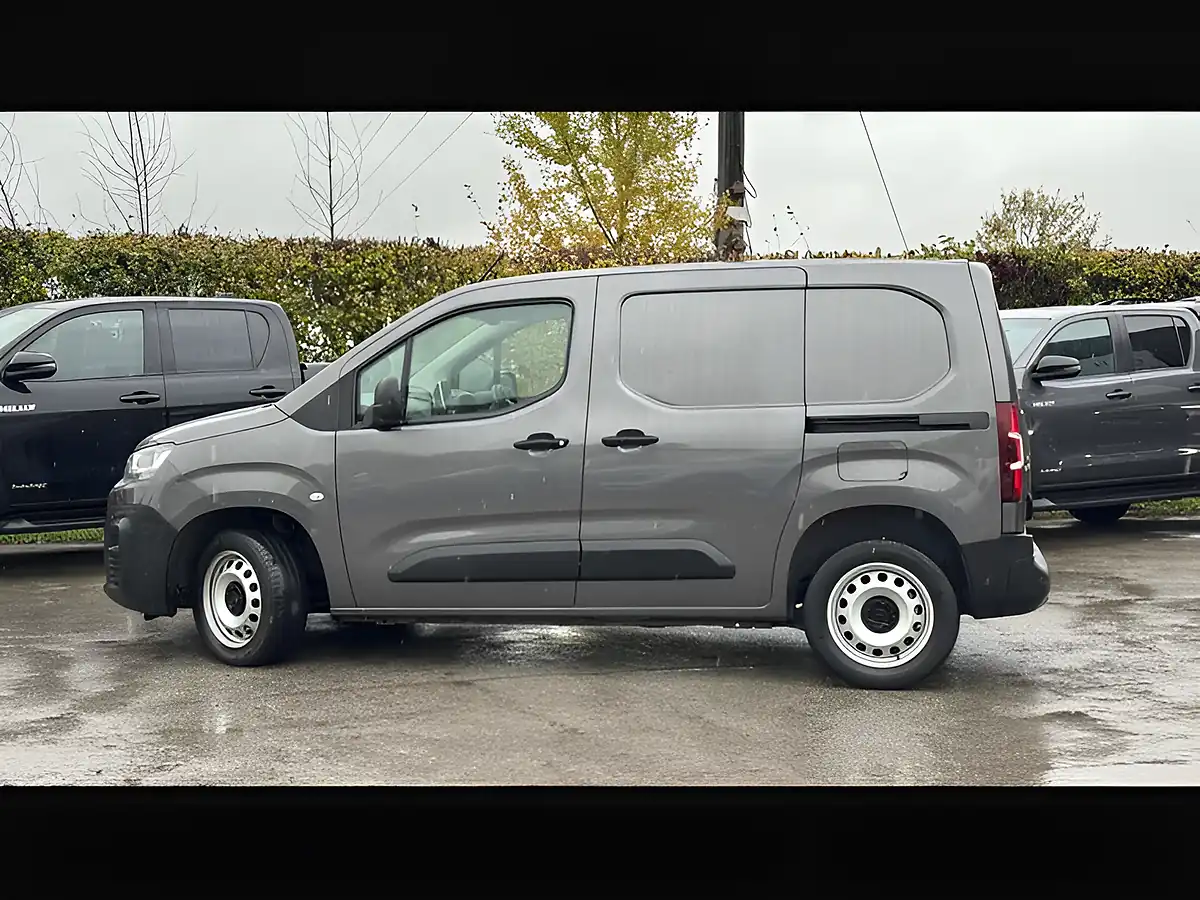 Used 2023 Citroen Berlingo Enterprise Edition Platinum Grey - Interior and Exterior details 11
