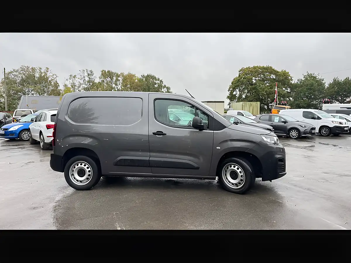 Used 2023 Citroen Berlingo Enterprise Edition Platinum Grey - Interior and Exterior details 14
