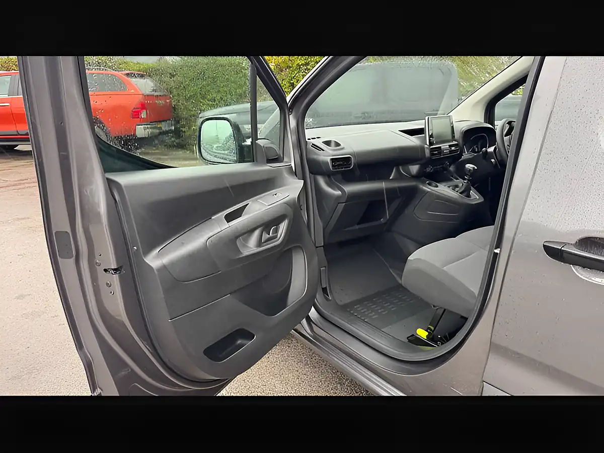 Used 2023 Citroen Berlingo Enterprise Edition Platinum Grey - Interior and Exterior details 15