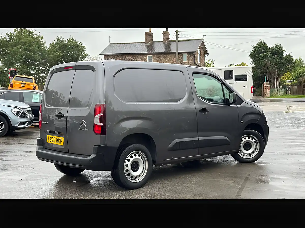 Used 2023 Citroen Berlingo Enterprise Edition Platinum Grey - Interior and Exterior details 4