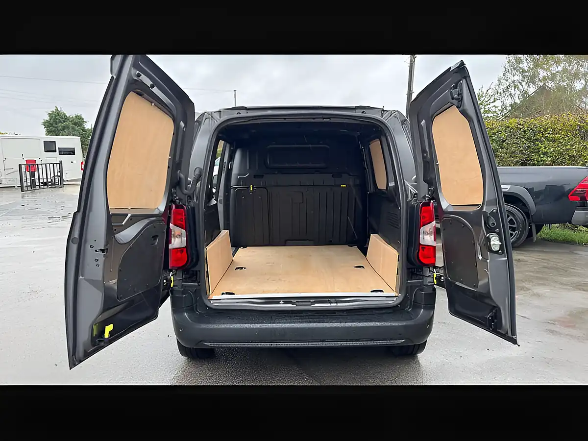 Used 2023 Citroen Berlingo Enterprise Edition Platinum Grey - Interior and Exterior details 6