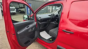 Used 2023 Citroen Berlingo Enterprise Edition Red - Interior and Exterior details 14