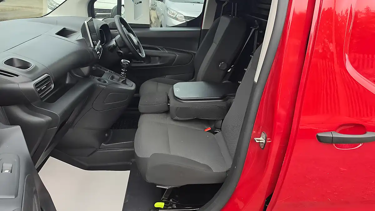 Used 2023 Citroen Berlingo Enterprise Edition Red - Interior and Exterior details 15