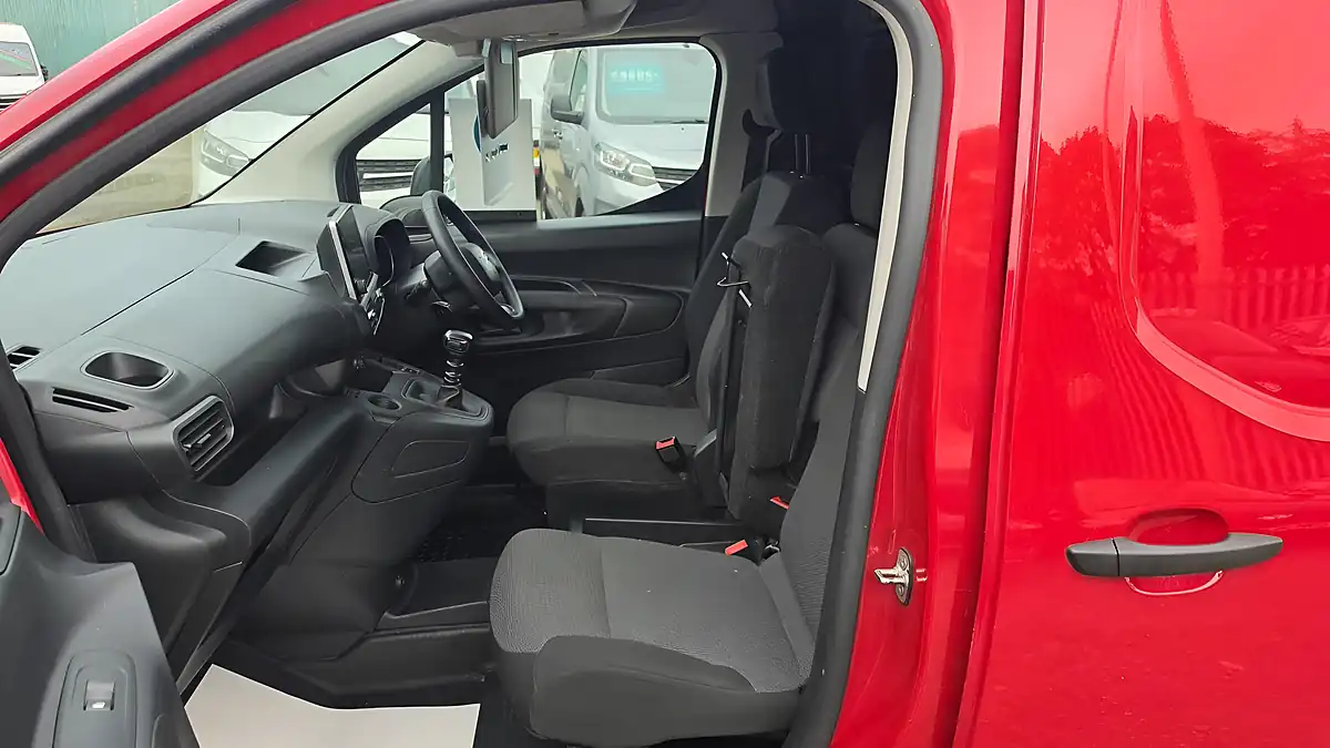Used 2023 Citroen Berlingo Enterprise Edition Red - Interior and Exterior details 16
