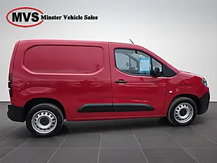 Used 2023 Citroen Berlingo Enterprise Edition Red - Interior and Exterior details 3