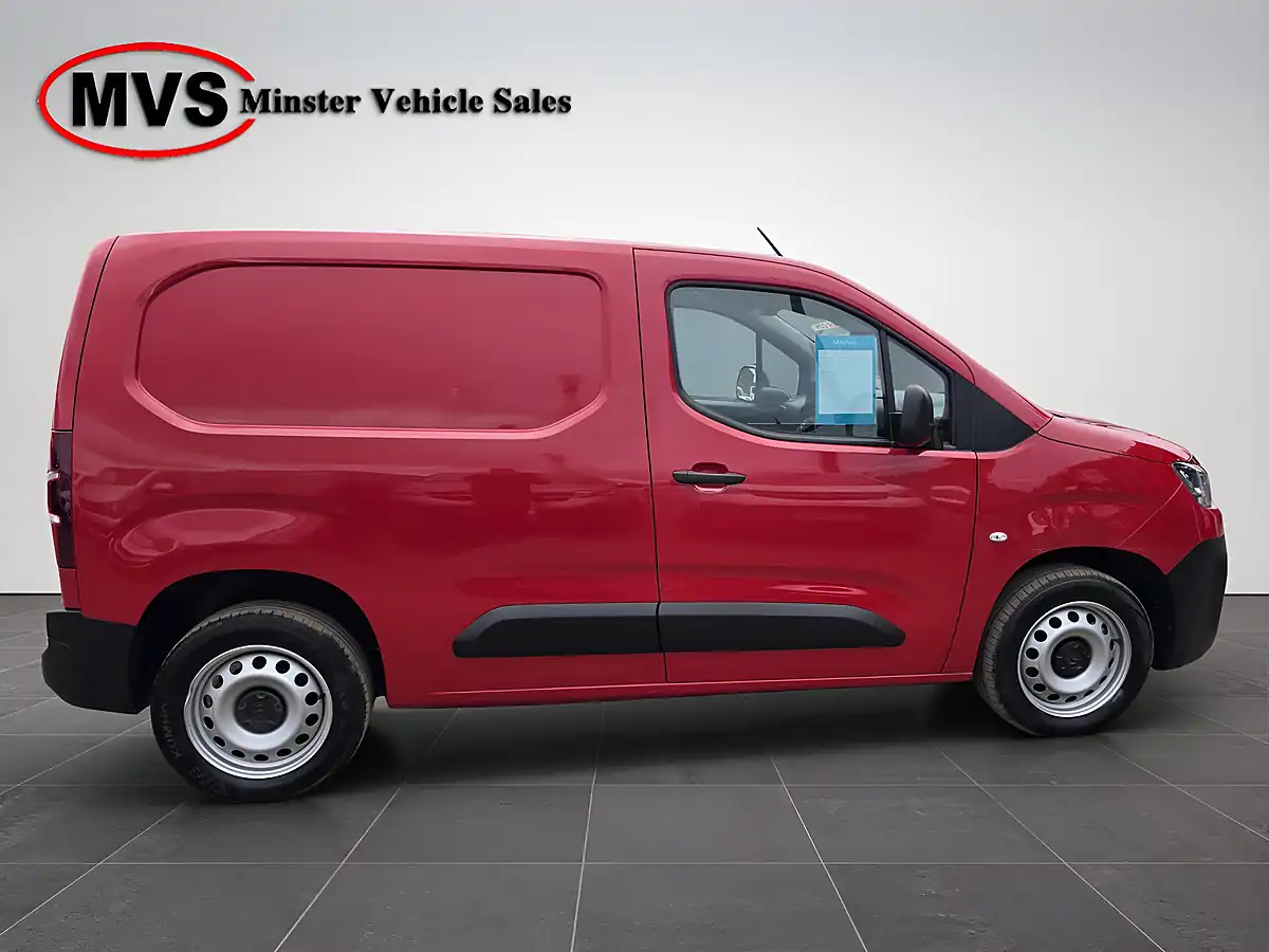 Used 2023 Citroen Berlingo Enterprise Edition Red - Interior and Exterior details 3