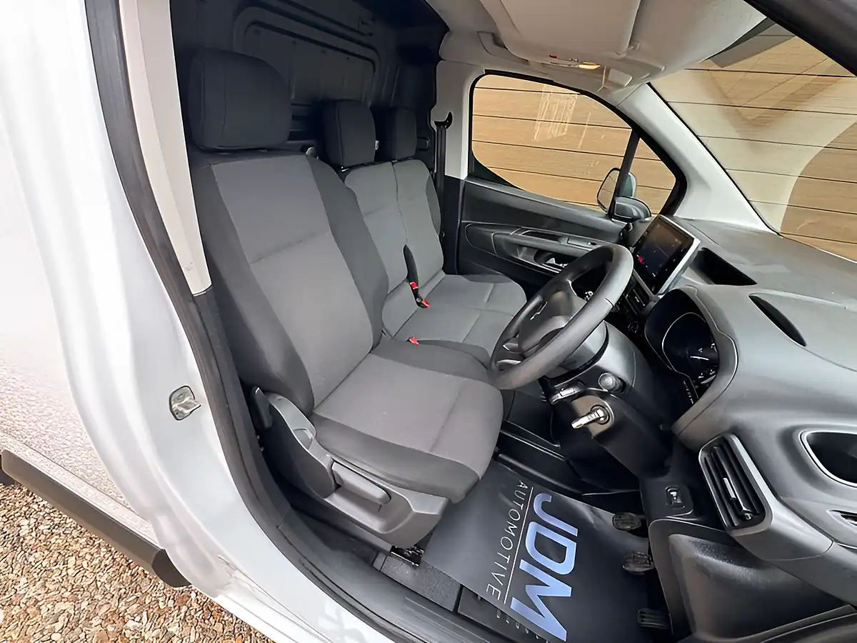 Used 2023 Citroen Berlingo Enterprise Edition White - Interior and Exterior details 15