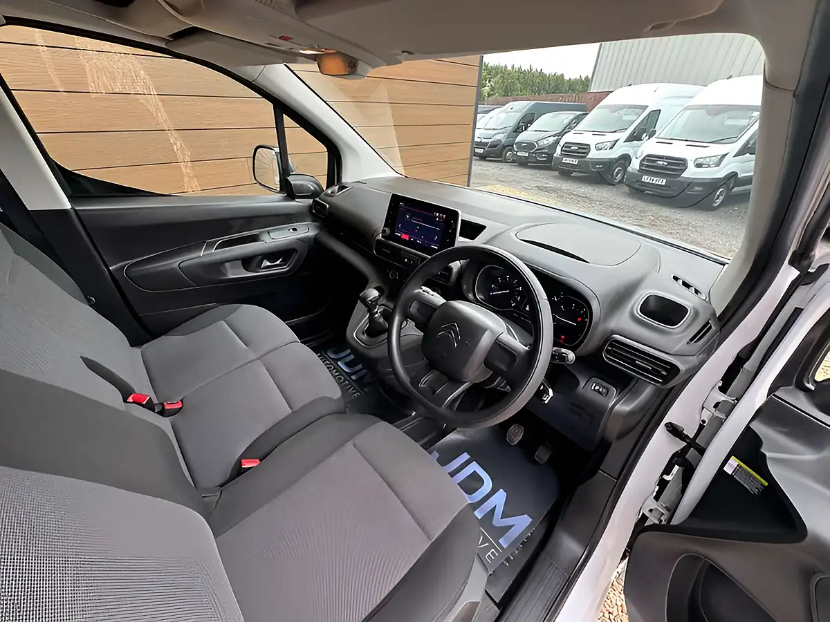 Used 2023 Citroen Berlingo Enterprise Edition White - Interior and Exterior details 16