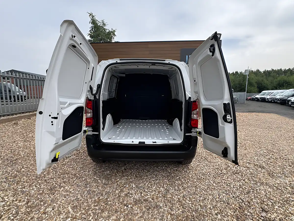 Used 2023 Citroen Berlingo Enterprise Edition White - Interior and Exterior details 5