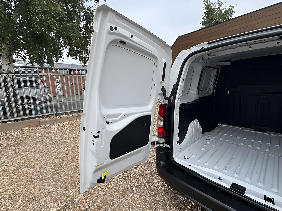 Used 2023 Citroen Berlingo Enterprise Edition White - Interior and Exterior details 6