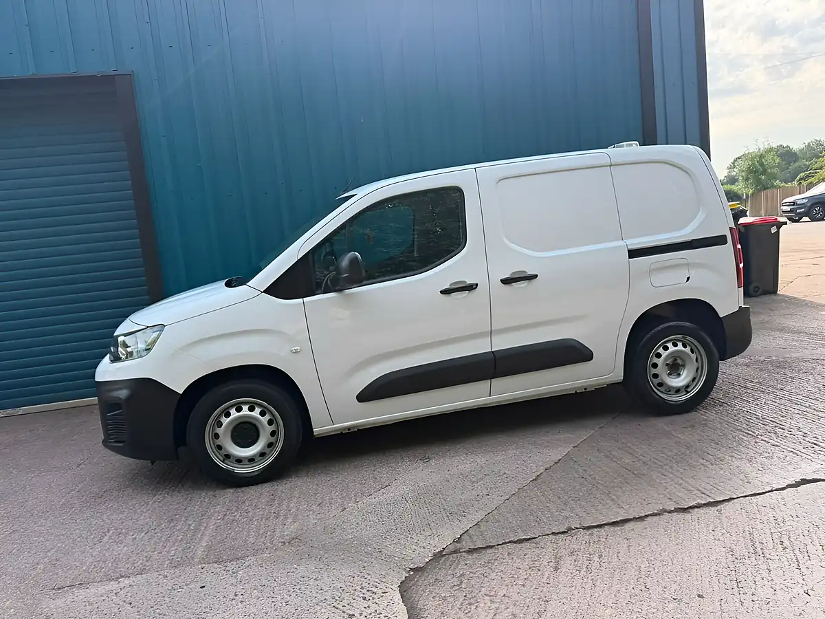 Used 2023 Citroen Berlingo Enterprise Edition White - Interior and Exterior details 8