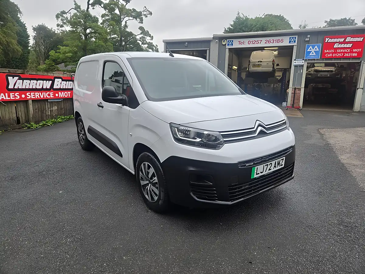 Used 2023 Citroen Berlingo Enterprise Edition White - Front View