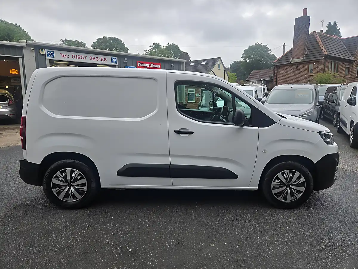 Used 2023 Citroen Berlingo Enterprise Edition White - Interior and Exterior details 12