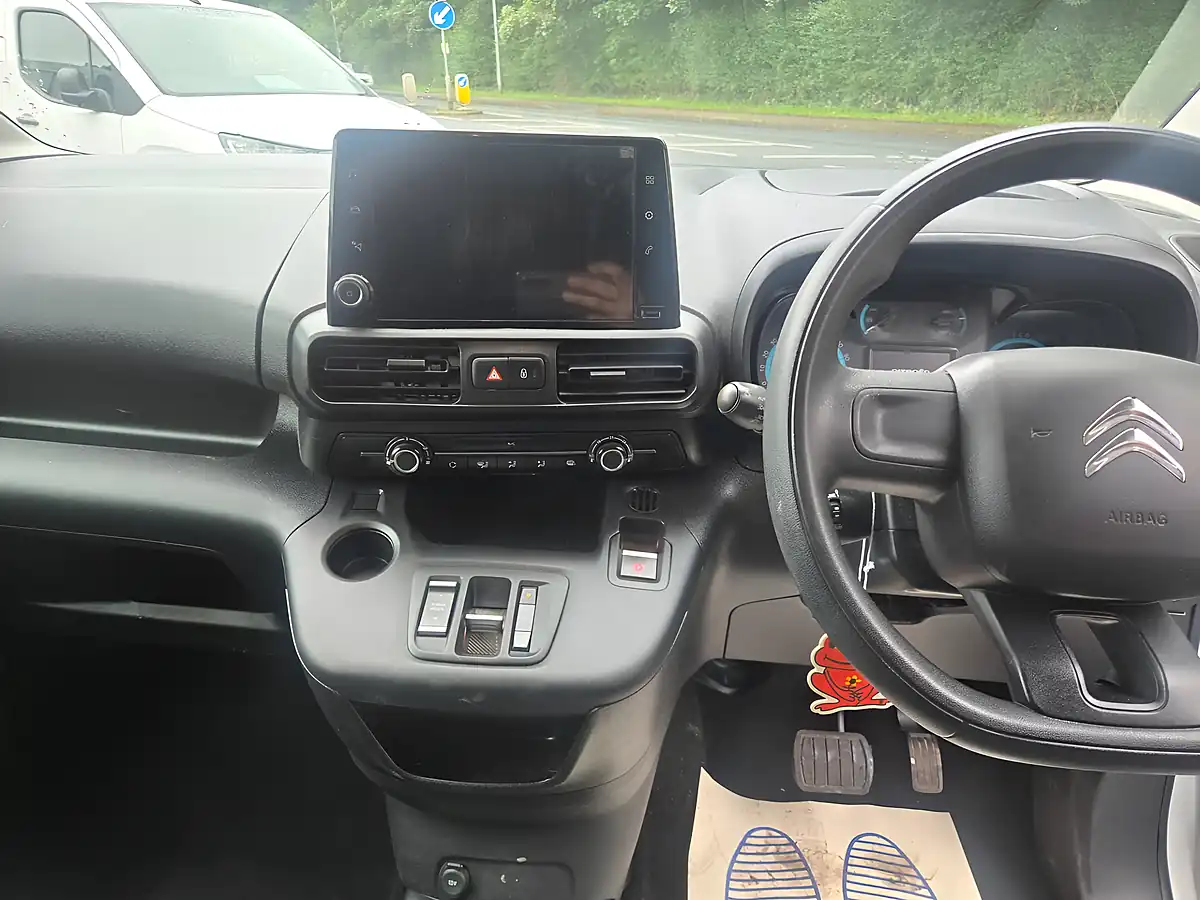 Used 2023 Citroen Berlingo Enterprise Edition White - Interior and Exterior details 16