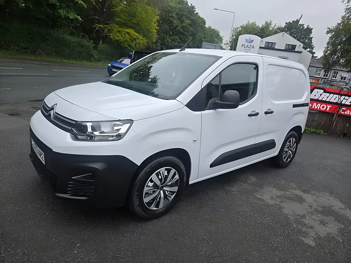 Used 2023 Citroen Berlingo Enterprise Edition White - Interior and Exterior details 3
