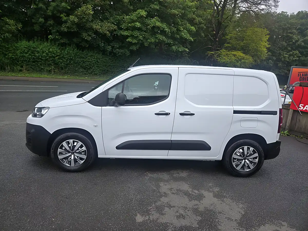 Used 2023 Citroen Berlingo Enterprise Edition White - Interior and Exterior details 4