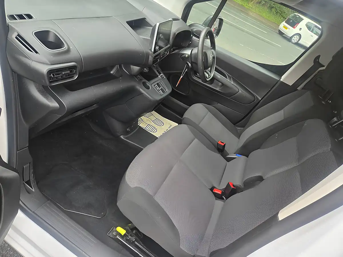 Used 2023 Citroen Berlingo Enterprise Edition White - Interior and Exterior details 5