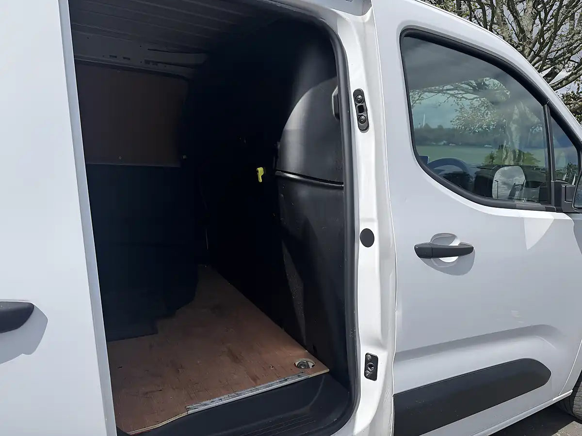 Used 2023 Citroen Berlingo Enterprise Edition Xl White - Interior and Exterior details 12