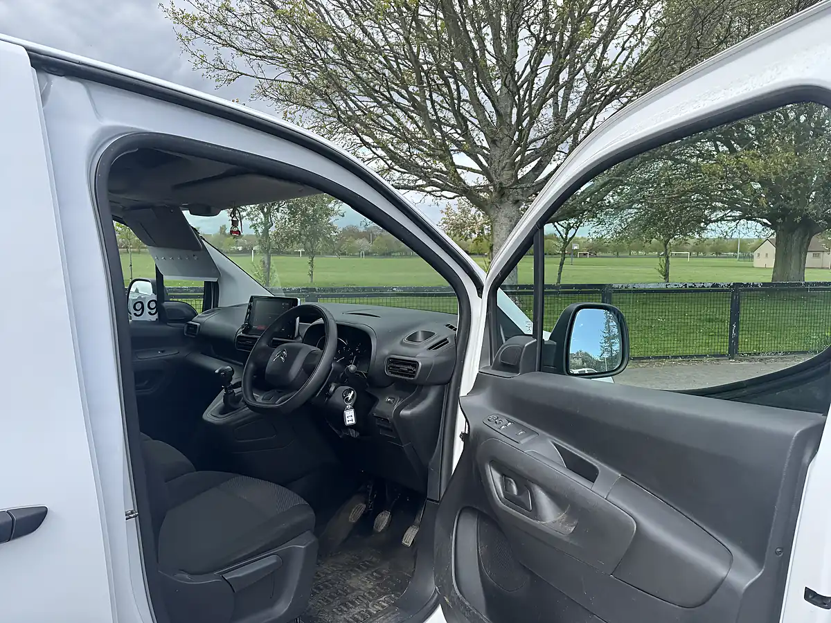 Used 2023 Citroen Berlingo Enterprise Edition Xl White - Interior and Exterior details 15