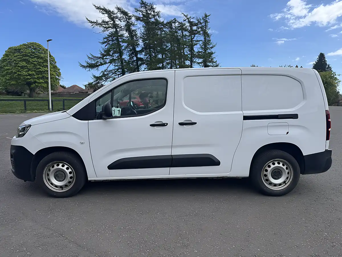 Used 2023 Citroen Berlingo Enterprise Edition Xl White - Interior and Exterior details 4