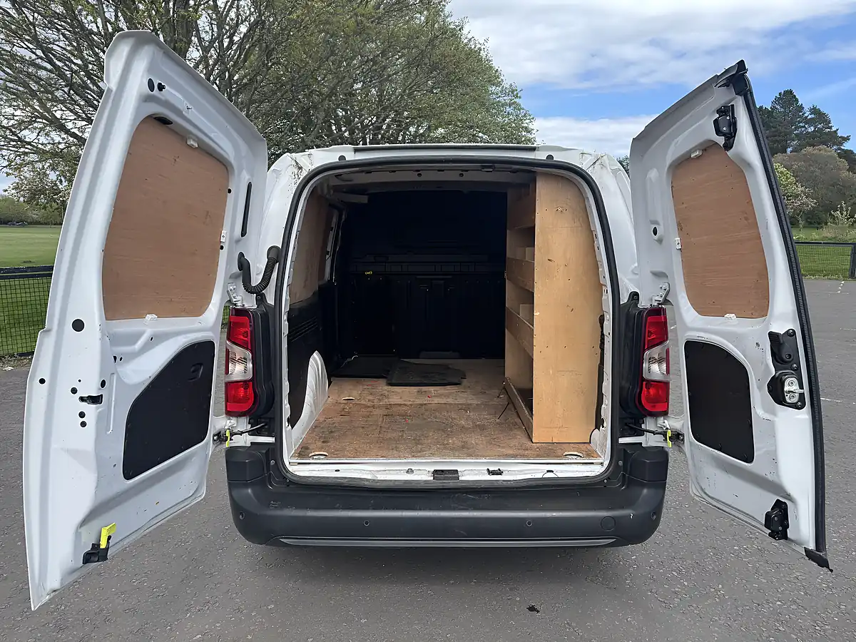 Used 2023 Citroen Berlingo Enterprise Edition Xl White - Interior and Exterior details 8