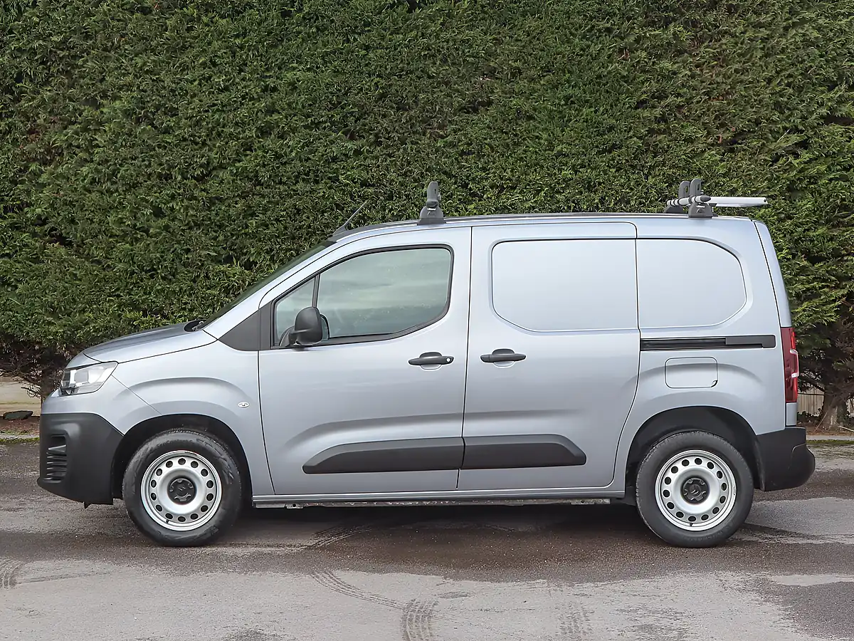 Used 2023 Citroen Berlingo Enterprise Metallic Grey - Interior and Exterior details 12