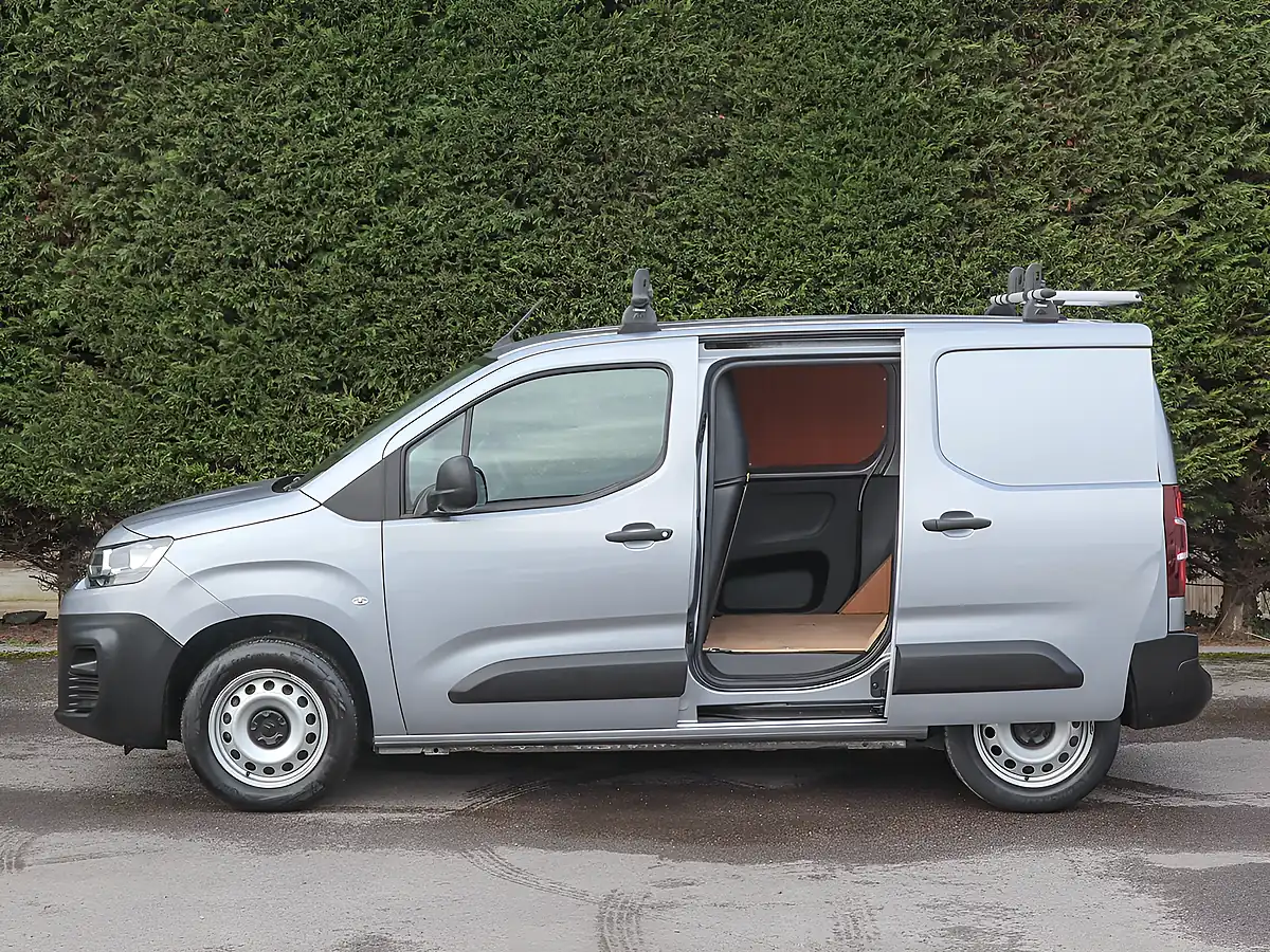 Used 2023 Citroen Berlingo Enterprise Metallic Grey - Interior and Exterior details 13