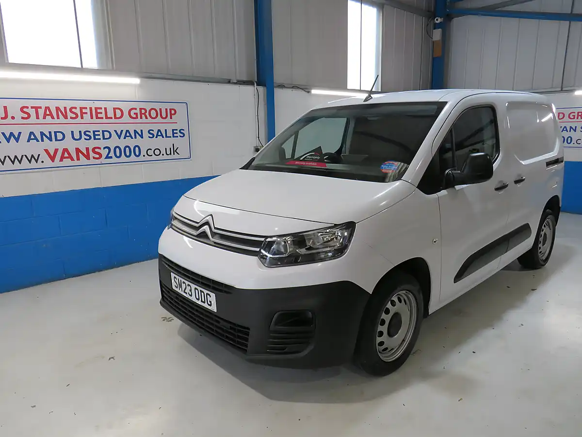 Used 2023 Citroën Berlingo Enterprise White - Front View