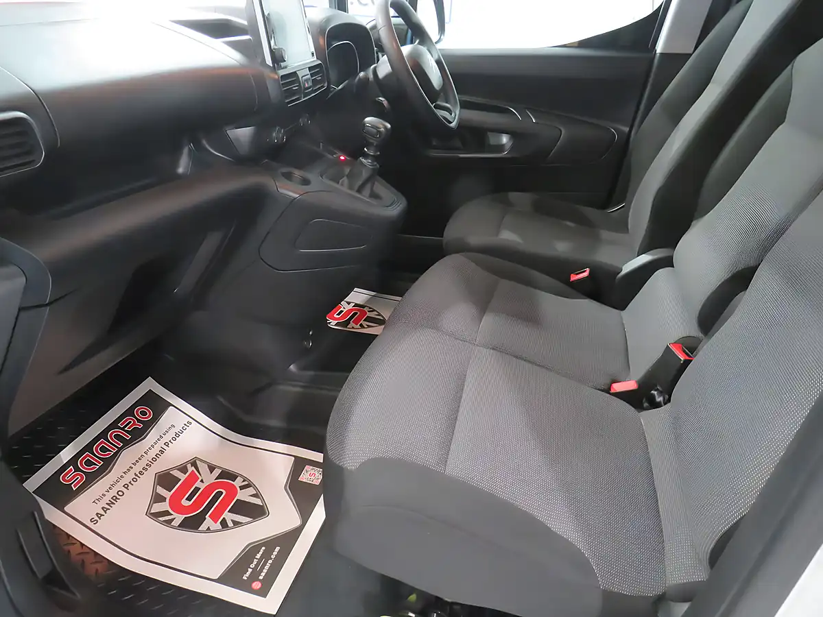 Used 2023 Citroën Berlingo Enterprise White - Interior and Exterior details 11