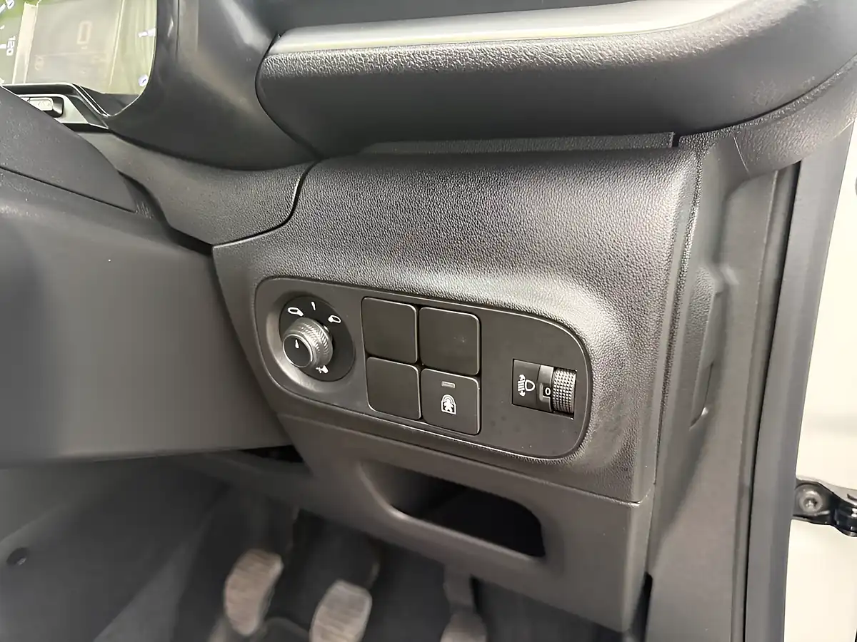 Used 2023 Citroen C3 C-Series Edition White - Interior and Exterior details 14
