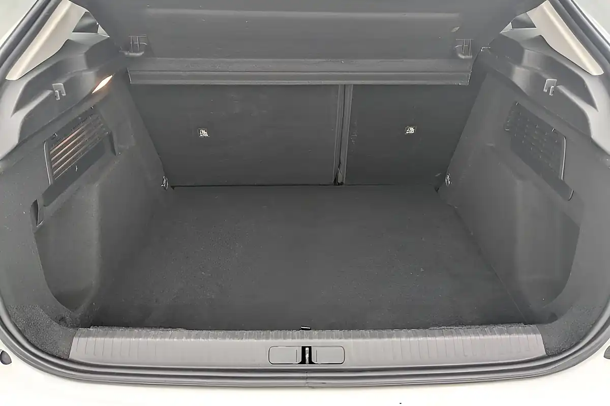 Used 2023 Citroen C4 Sense Polar White - Interior and Exterior details 17