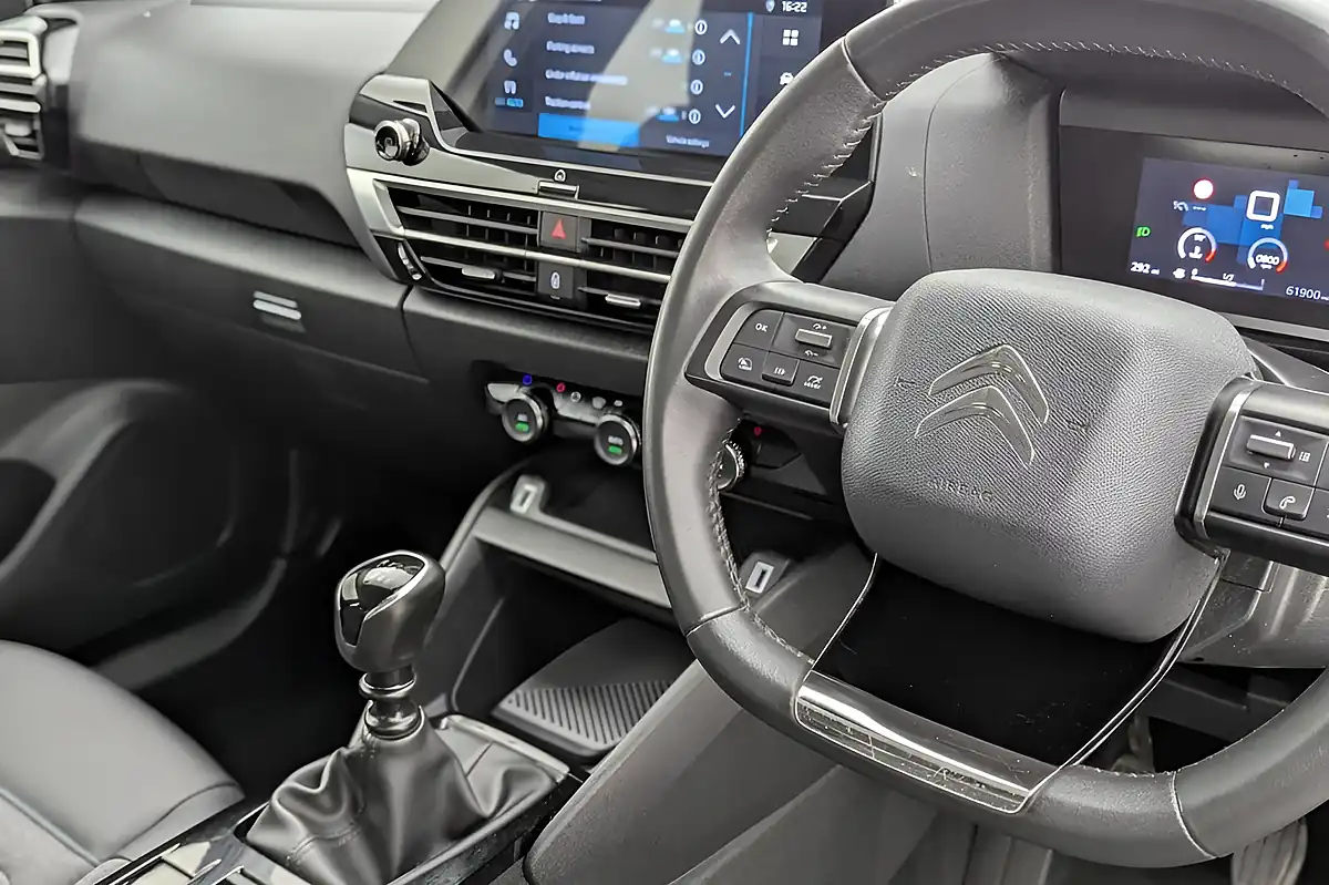 Used 2023 Citroen C4 Sense White - Interior and Exterior details 15