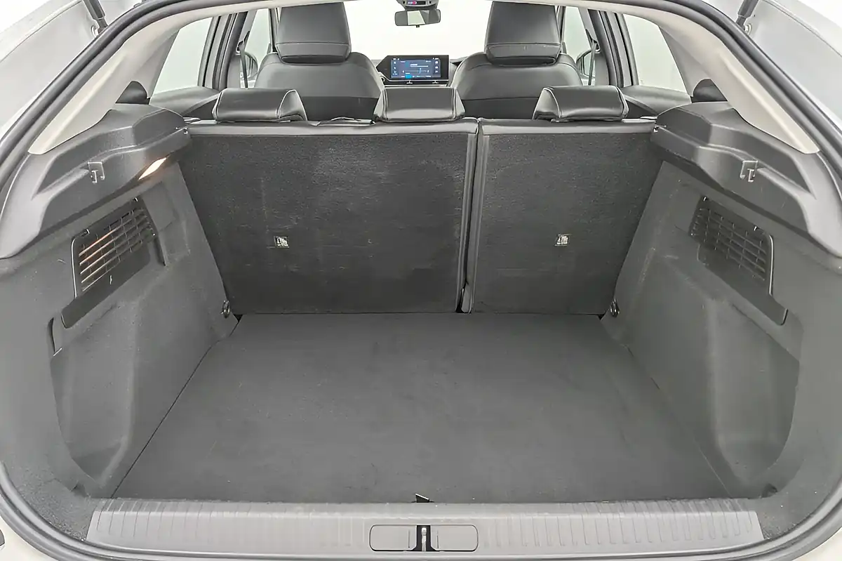 Used 2023 Citroen C4 Sense White - Interior and Exterior details 17