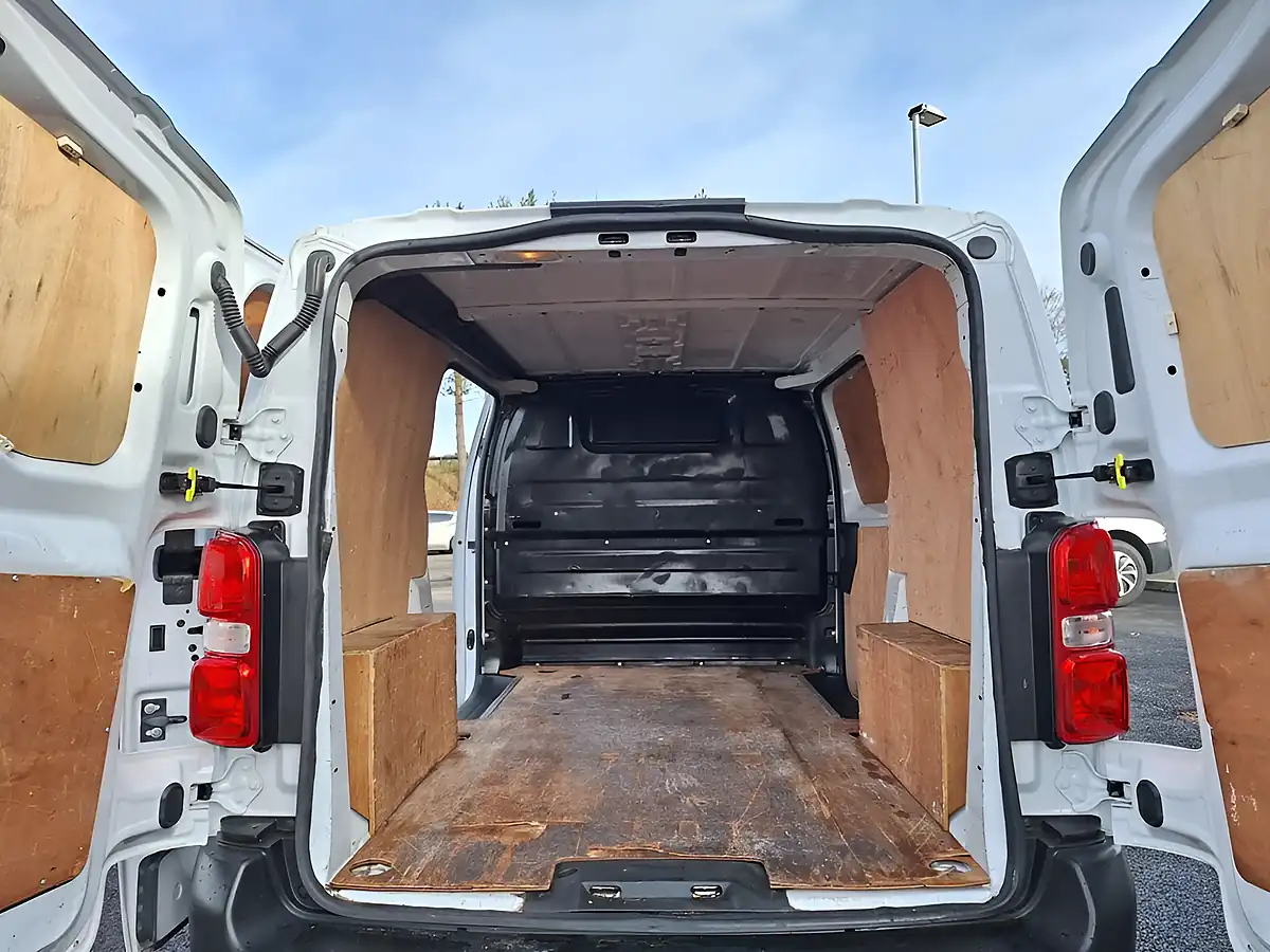 Used 2023 Citroen Dispatch Enterprise Edition M White - Interior and Exterior details 10
