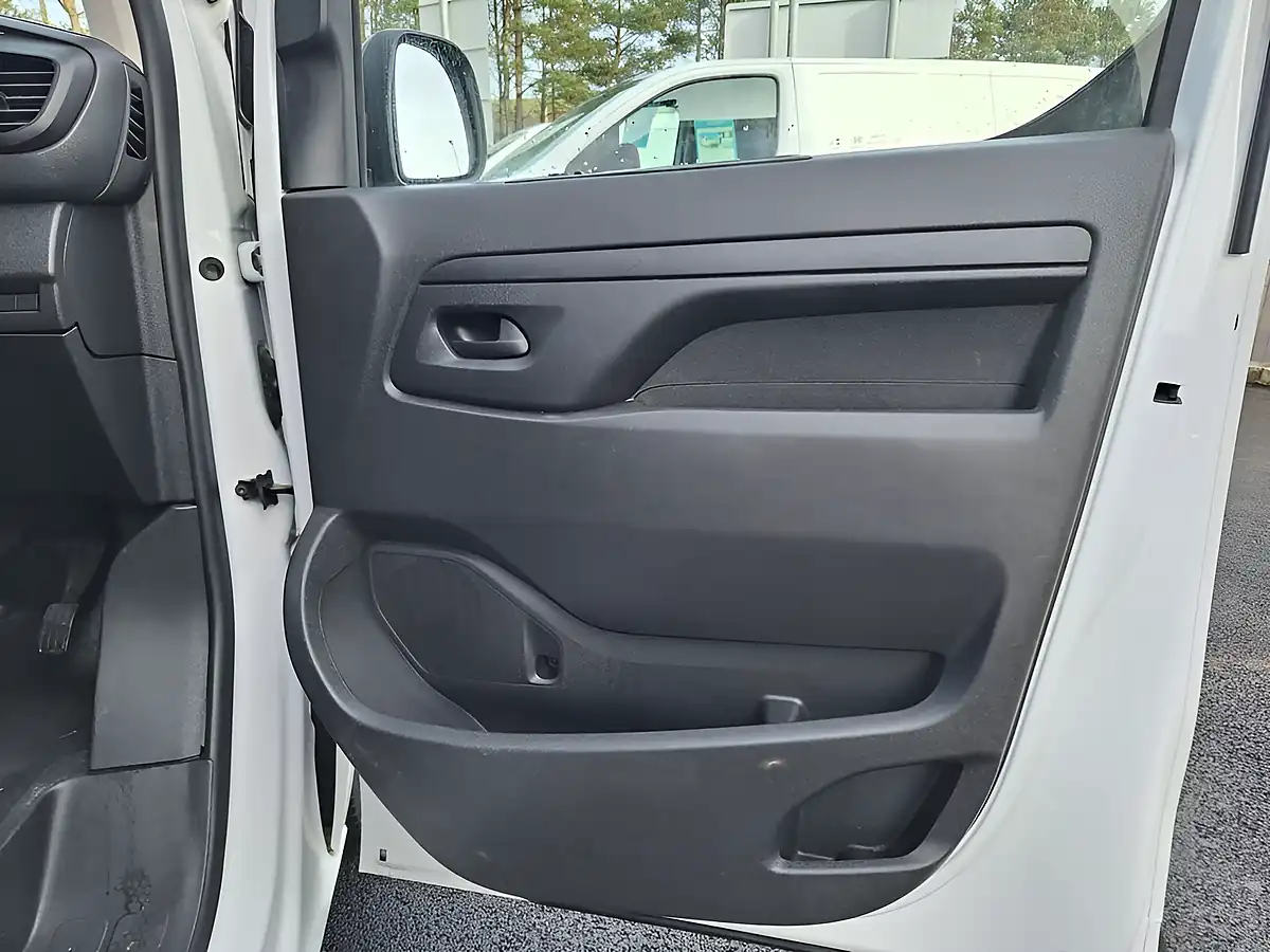 Used 2023 Citroen Dispatch Enterprise Edition M White - Interior and Exterior details 13