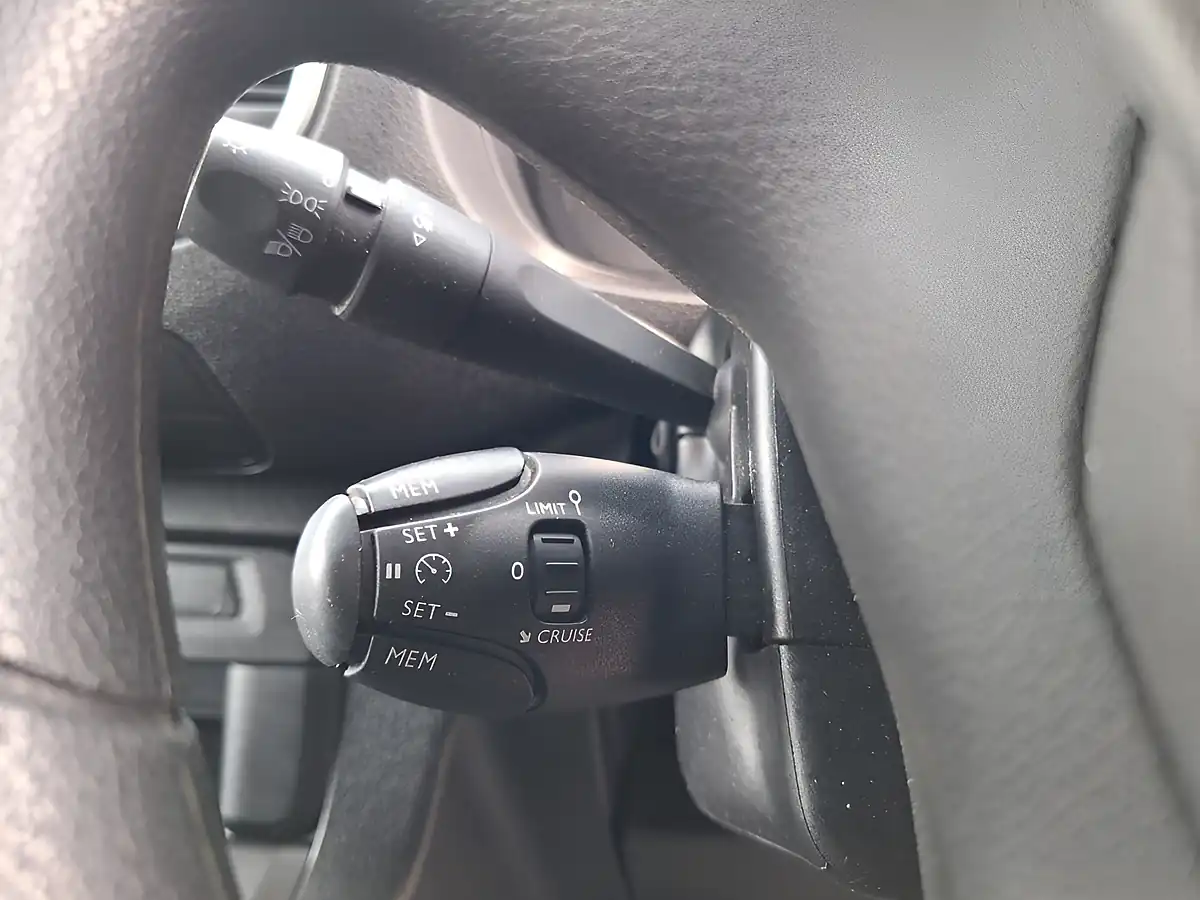 Used 2023 Citroen Dispatch Enterprise Edition M White - Interior and Exterior details 18