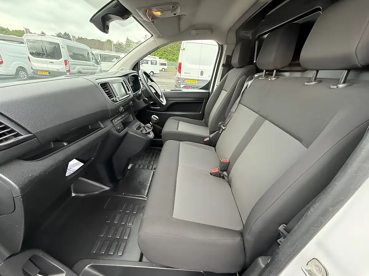 Used 2023 Citroen Dispatch Enterprise Edition M White - Interior and Exterior details 10