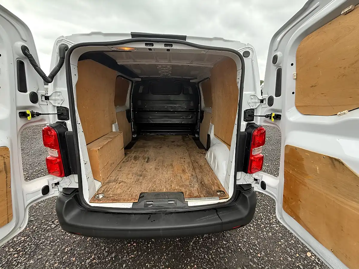 Used 2023 Citroen Dispatch Enterprise Edition M White - Interior and Exterior details 13