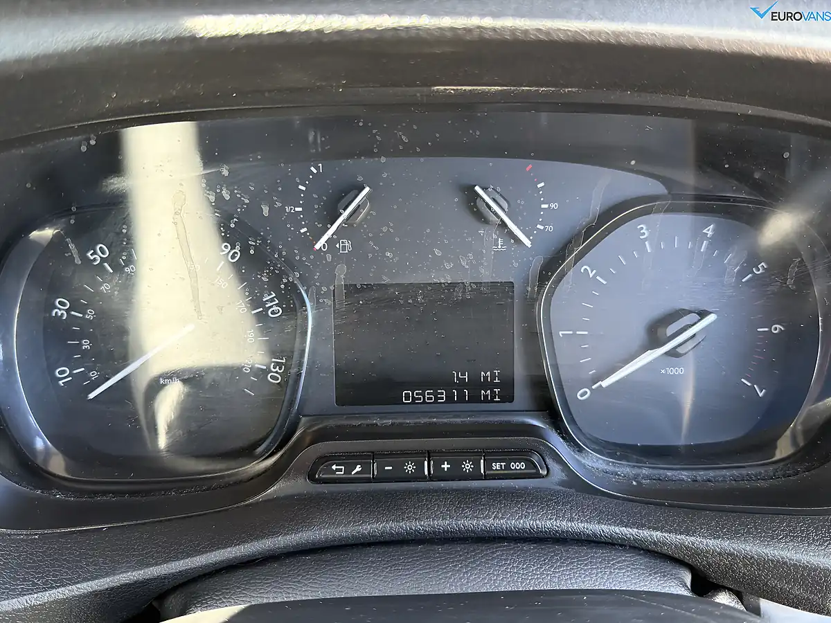 Used 2023 Citroen Dispatch Enterprise Edition M White - Interior and Exterior details 6