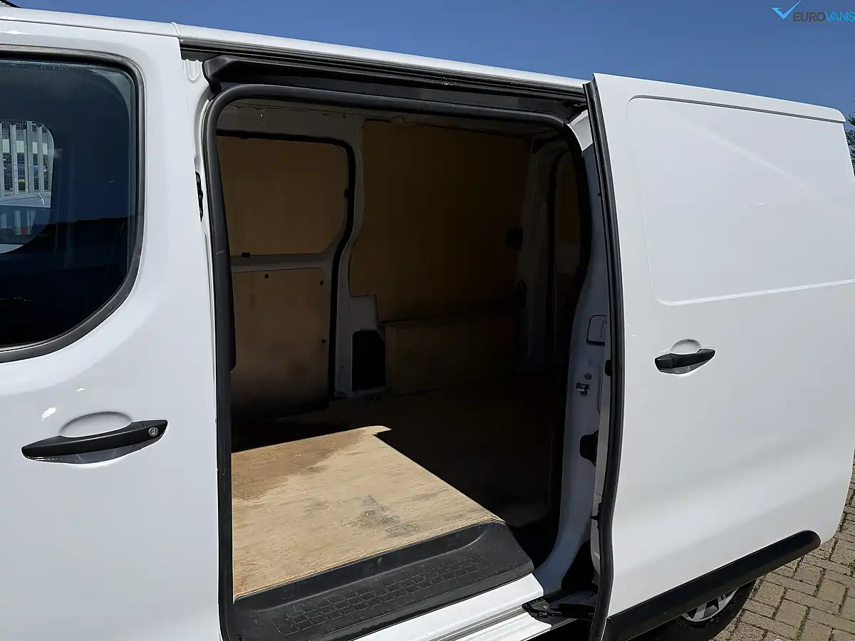 Used 2023 Citroen Dispatch Enterprise Edition M White - Interior and Exterior details 9