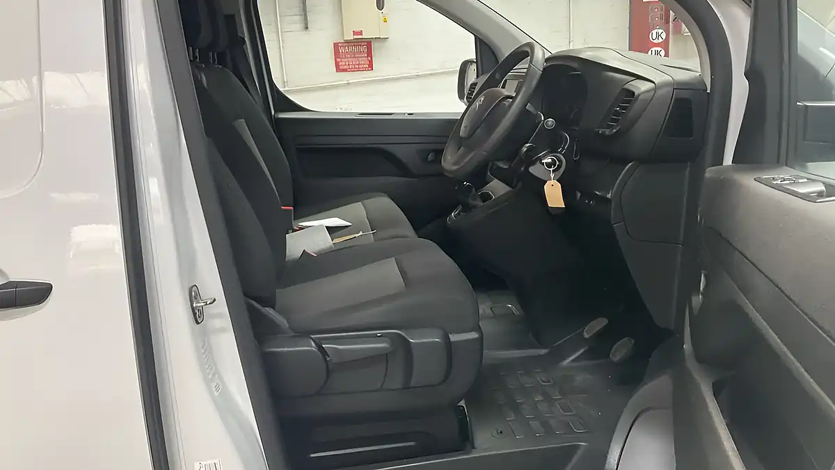 Used 2023 Citroen Dispatch Enterprise Edition M White - Interior and Exterior details 10