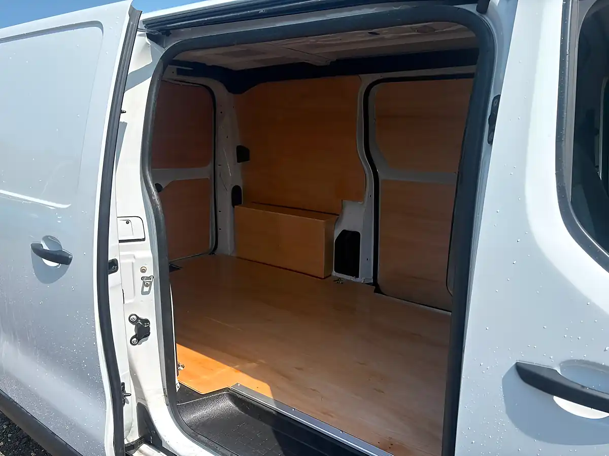 Used 2023 Citroen Dispatch Enterprise Edition M White - Interior and Exterior details 12