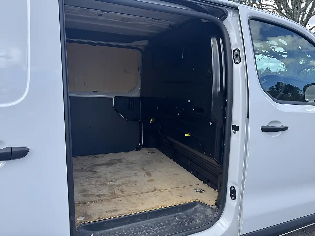 Used 2023 Citroen Dispatch Enterprise Edition M White - Interior and Exterior details 10